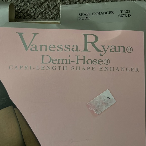 Vanessa Ryan Demi hose Capri Links shape enhancer nude size D - Picture 2 of 8
